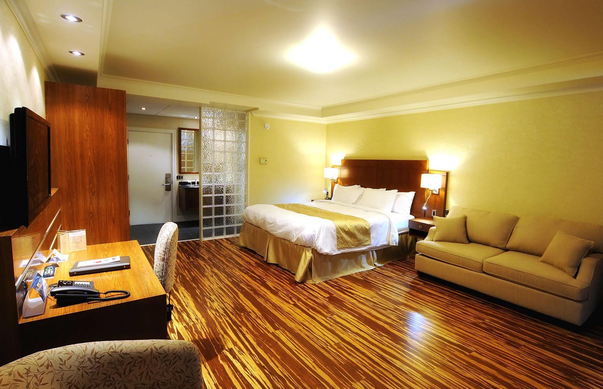 Hotel & Suites Le Dauphin دروموندفيل الغرفة الصورة